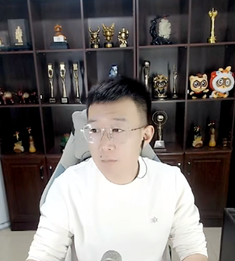 恭喜！小白龙宣布与五一七相恋