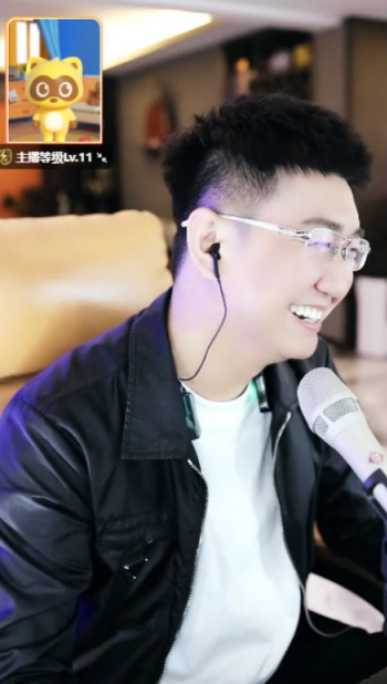 太宠！红杏哥开新公司，给小浩分干股！