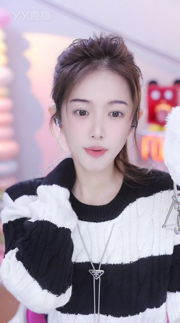 歌神秘籍：唱不上去咱们就放录音