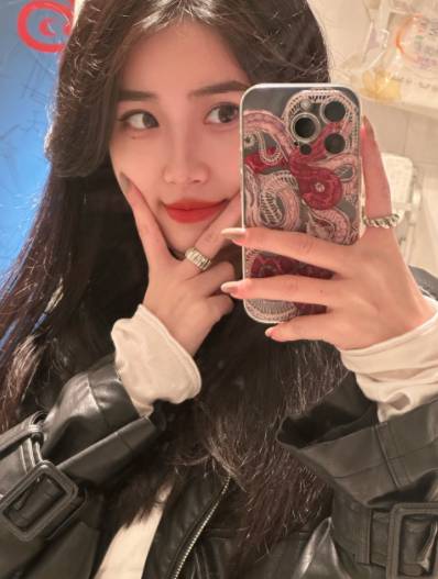 女王气质，夏瑶捧杯答谢众人