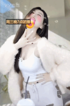 舞蹈大比拼，猫咪不敌木梳！