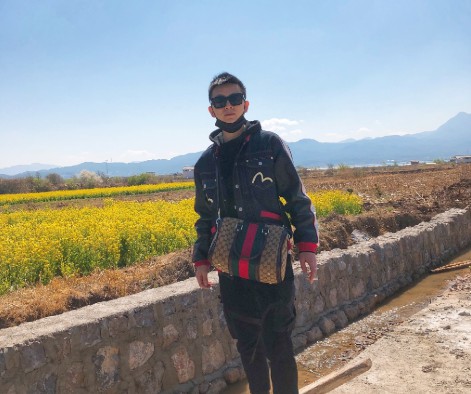 这位神豪出事，九情借钱不求还