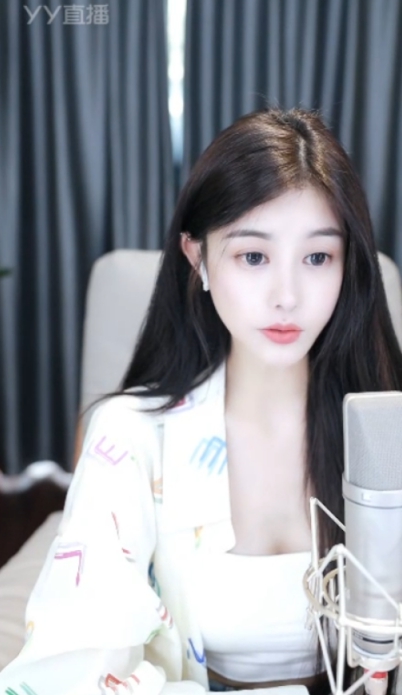 兰梦莎请示0哥要跳舞，0哥跑了！