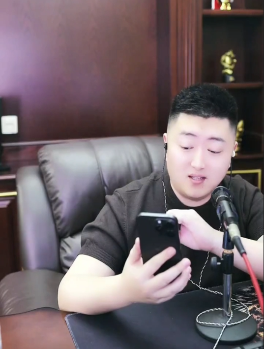 小洲加子谦哥微信，曝光朋友圈