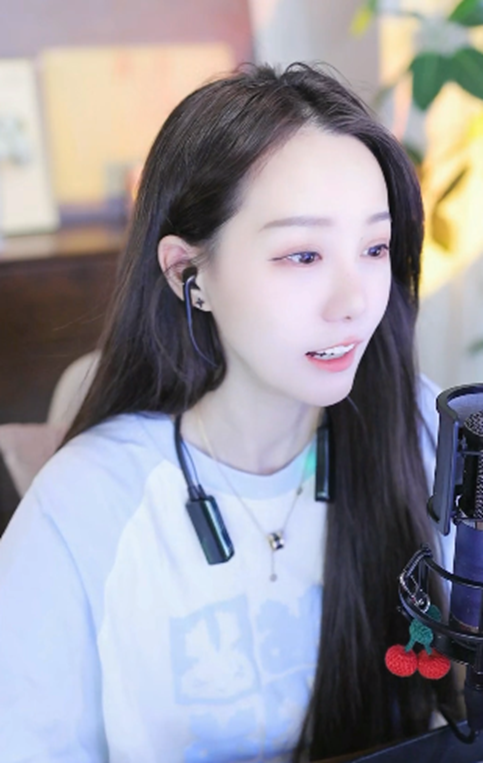 她的确是超吸金电母，晨一的顶梁柱