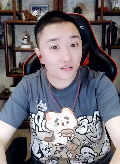 他俩不敢打扰大哥，均怕被踢出群