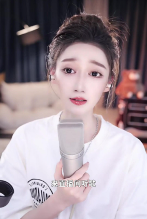 她无疑是国威的第一吸金电母！