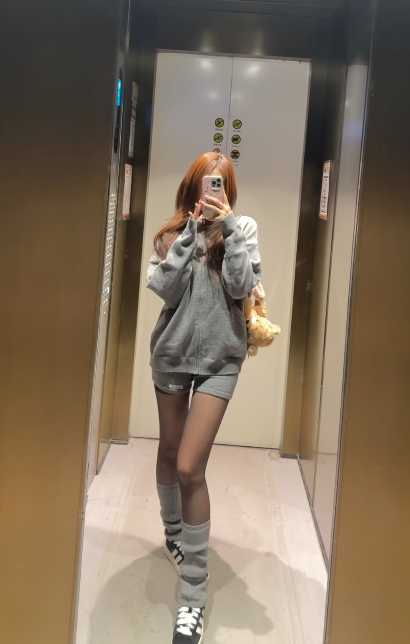 受不了！小温妮晒丝袜美腿照片