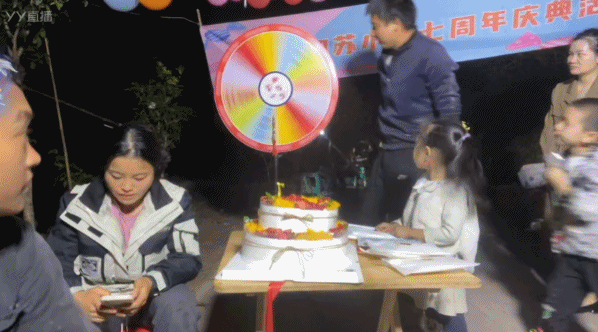 小超七周年庆典，全牛宴招待宾客