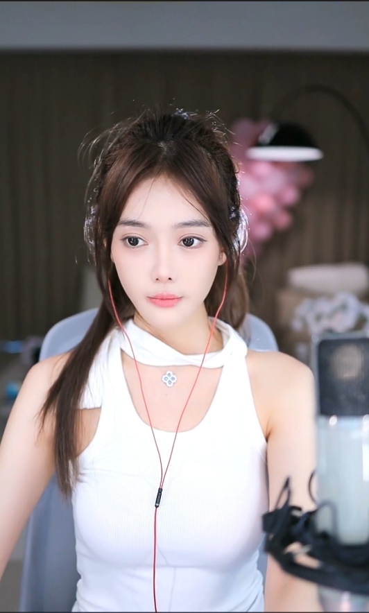 芮甜甜：请把更多的关注点放到我的直播上