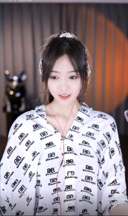 神秘大哥开价180万买铁粉账号？