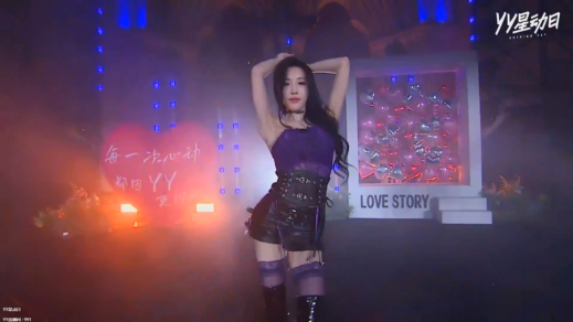 娅儿热舞，尽显热辣好身材！