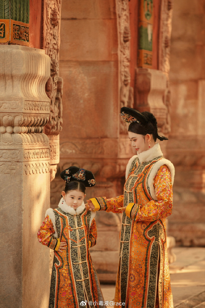 最爱你！小毒液晒写真给闺女庆生