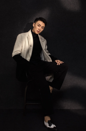 老牌主播展现实力，亚贝夺得头条