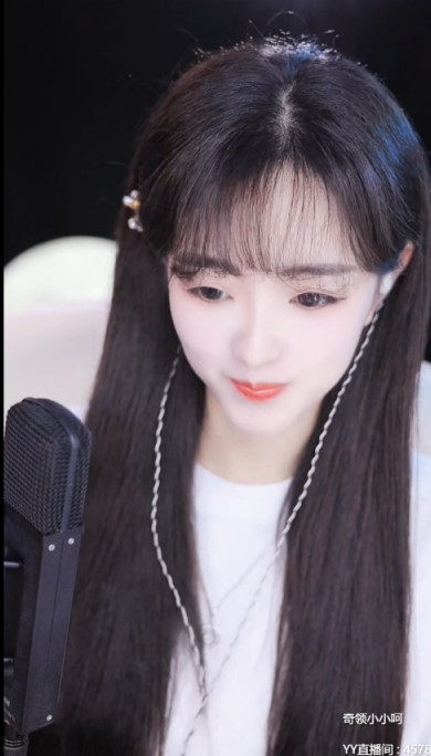 小小呵透露：AK现实很招小姑娘喜欢！