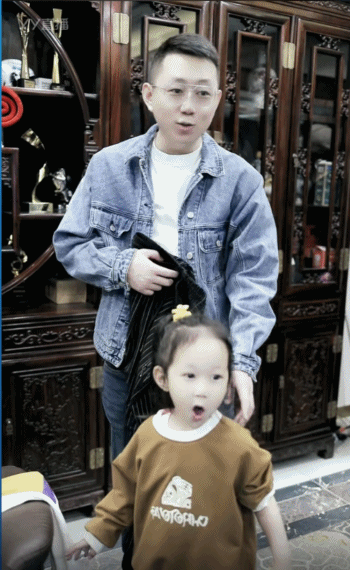 K哥秒榜，王小源跳鱼缸捞锦鲤！