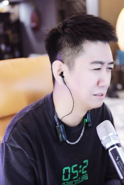 不干预小浩与大哥聚会，回家就行