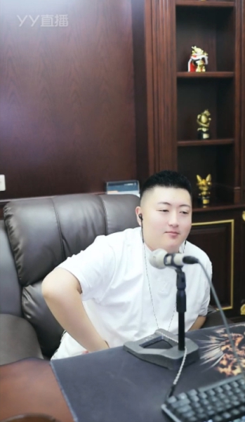 神豪子皿哥晒自拍，妥妥高富帅！