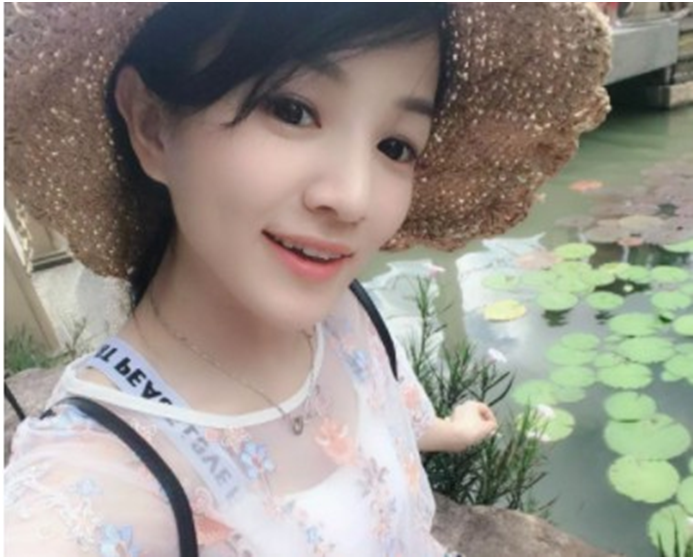 全是电母，文儿不播也笑开怀！