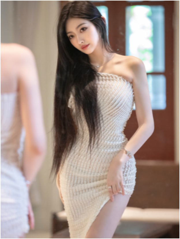 这位电母吃饱了，扛晨一大旗