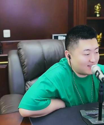 小洲欲见蛙哥，蛙哥：三五年后等我站起来了