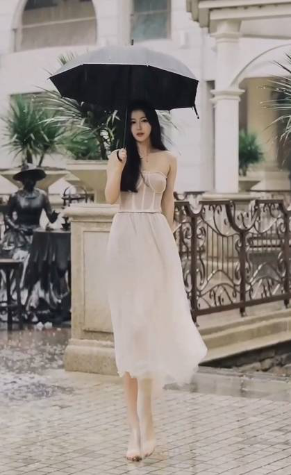 她因高颜值与高情商获得了这位外站神豪的力