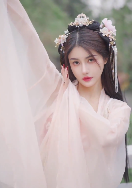 吃撑了，兰梦莎成顶级电母