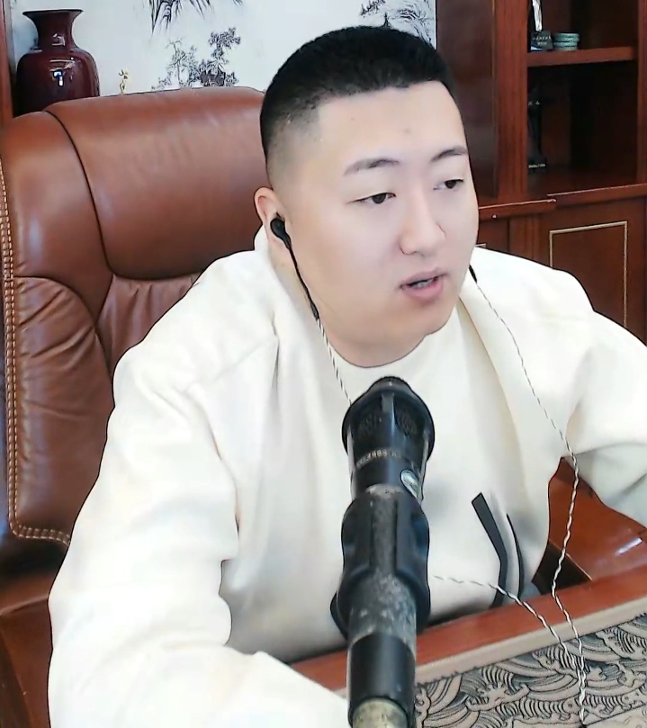 小洲回忆迪拜见King哥：吓坏了