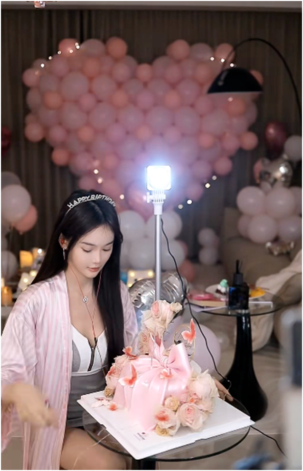 芮甜甜低调庆生，众神豪豪刷，直男送名包