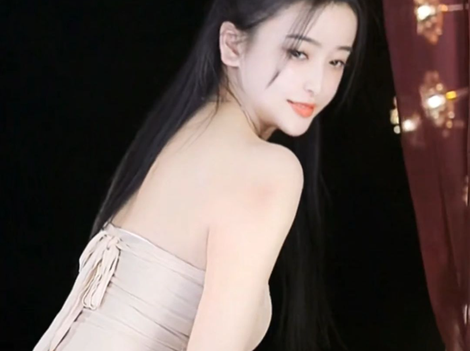 这位电母潜力十足，神豪舞哥力挺！