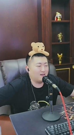 小洲参加商演，唱首歌30万！