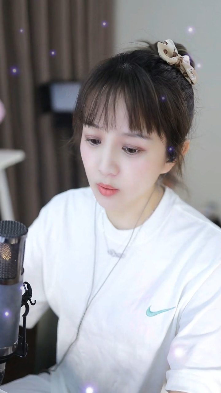 朋友圈刷屏，文儿喊话各路大哥关注我