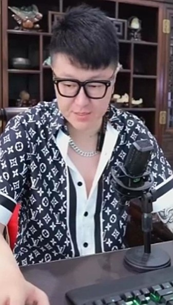 YY日报：叔回应纷争，0劝蛋收手