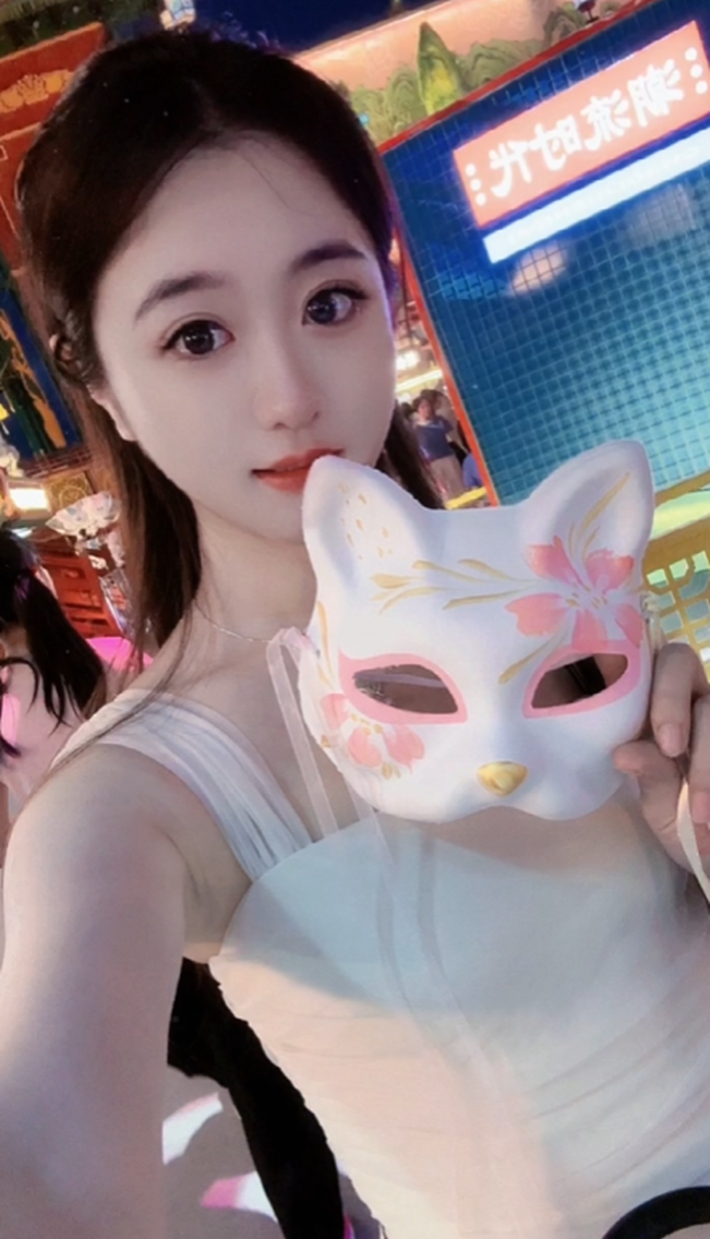 除了晓夏，YX公会出现了一位超级电母