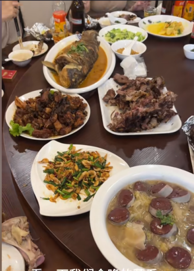 季节哥抵达哈尔滨，雅乐烤全羊招待！