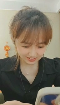 文儿：我现在上线就吃菜！