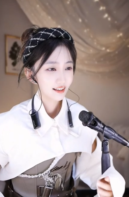 典典回归开播大喊：我丢钱了！