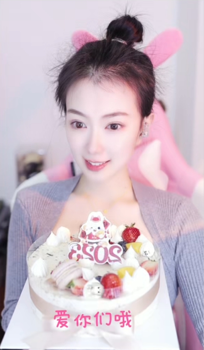 大哥壕刷祝摇摇公主生日快乐!