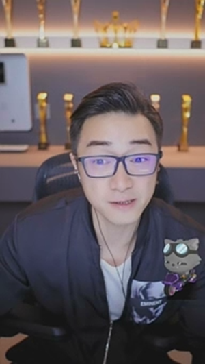 老毕问好殿下哥，滚！没钱！股票亏死了！