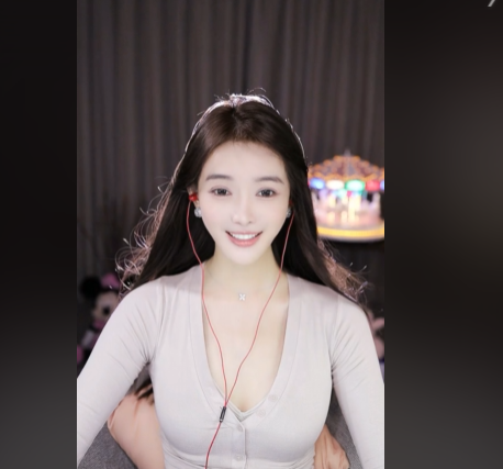 稳定开播！芮甜甜正式开始吸金模式