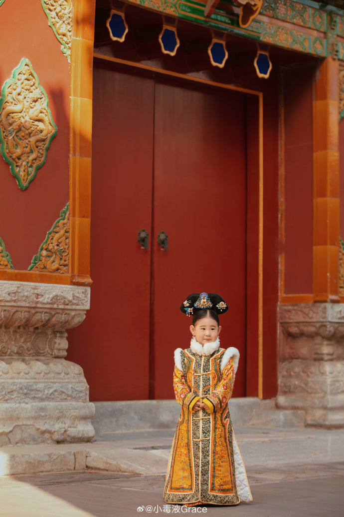 最爱你！小毒液晒写真给闺女庆生