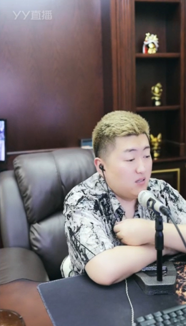 频繁聊天，0哥年底归！