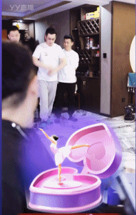 犯众怒被兄弟围殴，大叔壕刷救命