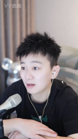 挺哥带九情吃路边串串，太香！