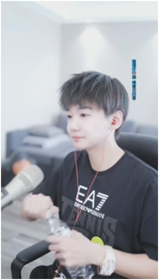 罕见发怒，浅蓝回归回应大哥出事言论