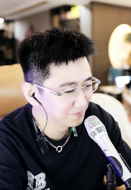 YY日报：阿七上Y媒，如是挺晨哥