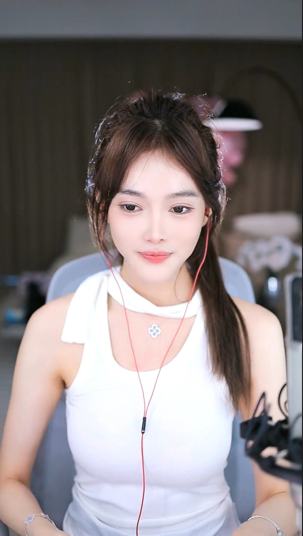 芮甜甜：请把更多的关注点放到我的直播上