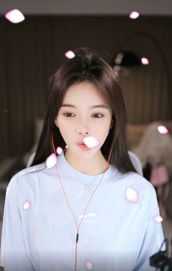 芮甜甜：稳定开播再不携程