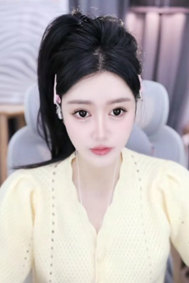 这位电母的确是大黑马，扛旗天晓！