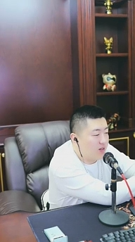 小洲：哦哥最少大几百亿现金流